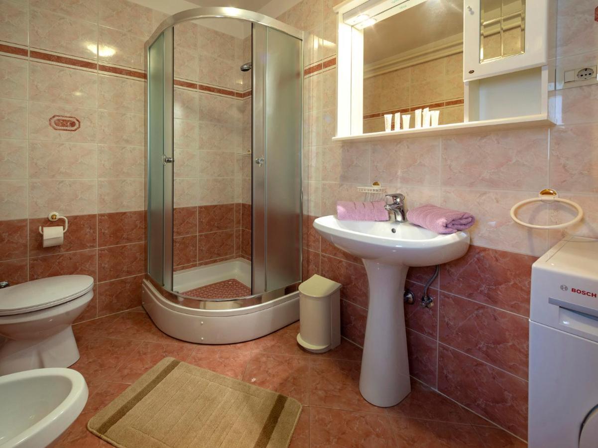 Vila Renato Porec Luaran gambar